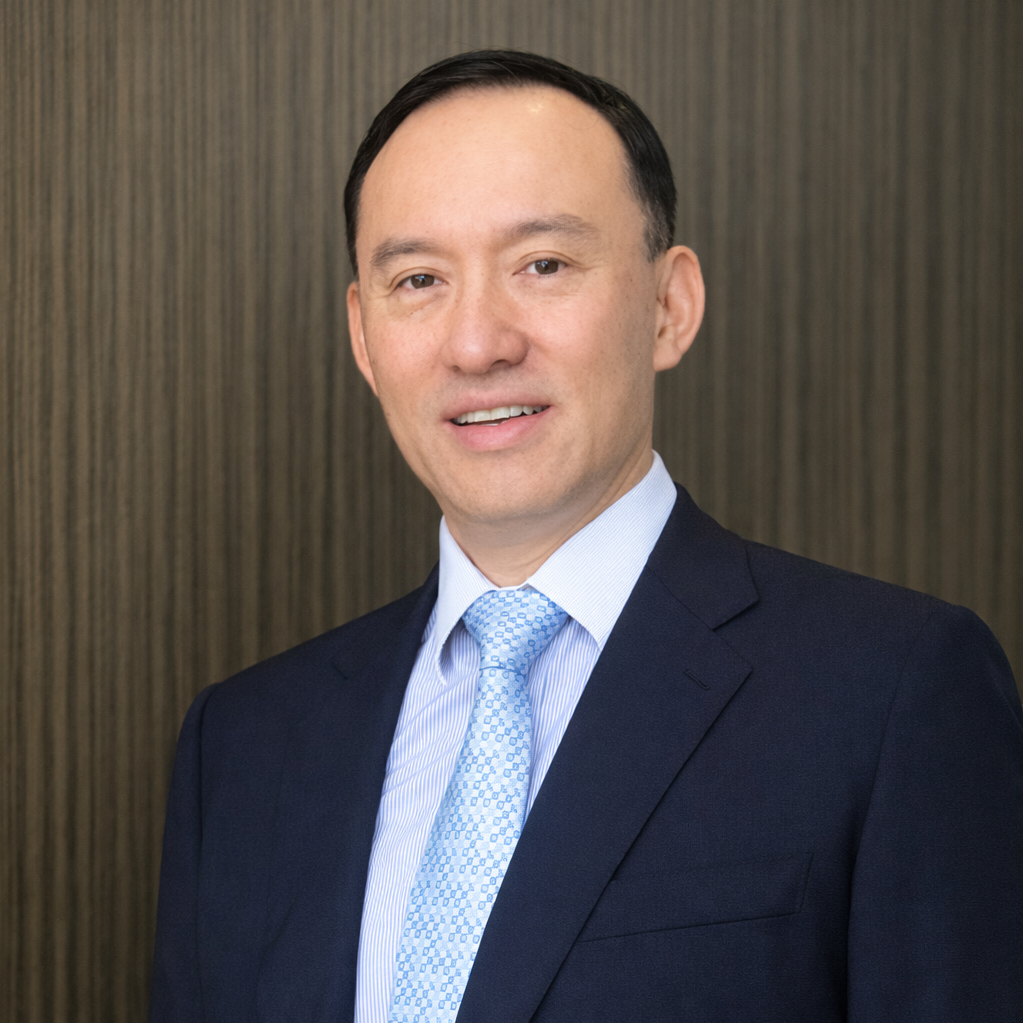 Dr Lawrence Lee, leading ophthalmologist and vitreoretinal surgeon in Brisbane.
